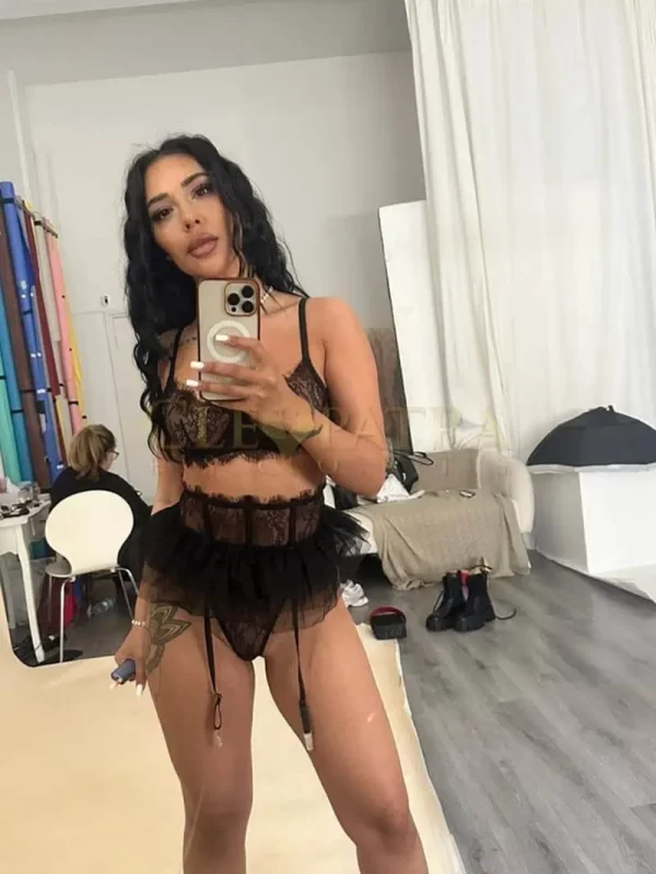 Lary, E. European escort in Gloucester Road photo 4